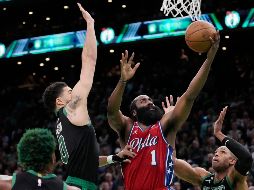 Harden anotó 45 y empató su récord de postemporada. AP/C. Krupa