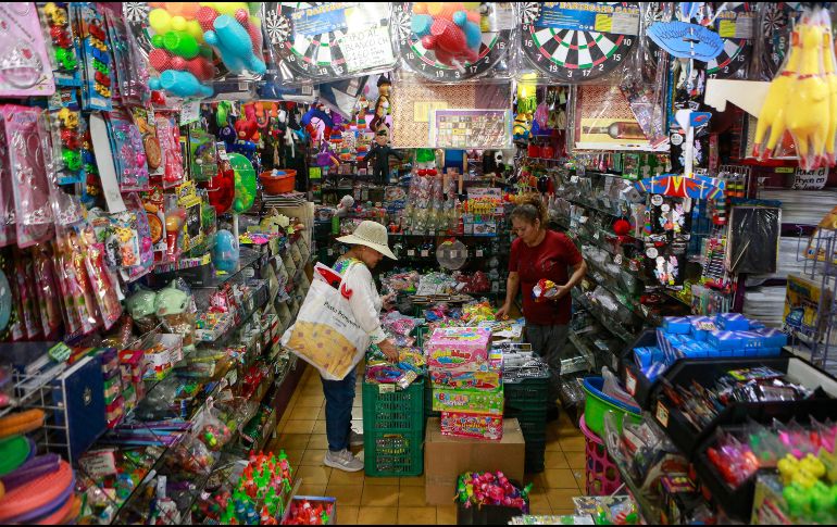 Los trabajadores en el sector informal en marzo totalizaron 32.5 millones, lo que bajó la tasa de informalidad a 55 por ciento. EL INFORMADOR/ARCHIVO