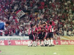 Se vivirá una nueva edición de la rivalidad entre equipos que esperaron muchos años ser campeones, y aunque el contexto sea otro, seguidores de Atlas y Cruz Azul esperan que al menos las emociones se repitan. EL INFORMADOR / ARCHIVO