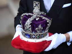 Al final de la ceremonia Carlos III cambiará la corona de San Eduardo por la Imperial del Estado (foto), más ligera y adecuada para la procesión de regreso al palacio. AP / ARCHIVO