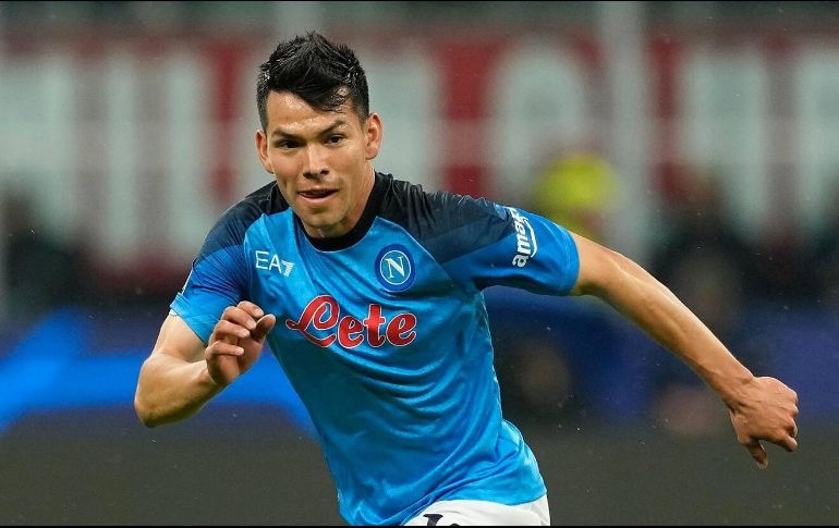 El delantero mexicano fue de los más ovacionados por la afición. AFP