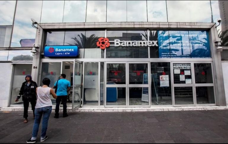 Los bancos sí abrirán este viernes. SUN