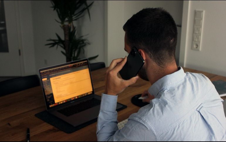 En la investigación, el uso del teléfono móvil para hacer o recibir llamadas se asoció significativamente con un mayor riesgo de hipertensión. ESPECIAL/Unsplash