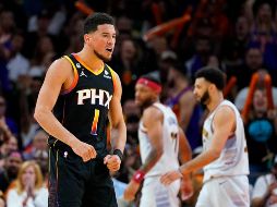 Devin Booker se destapó con 47 puntos para meter en la contienda a los Suns. AP/M. York