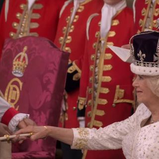 Camila, de vilipendiada amante a reina