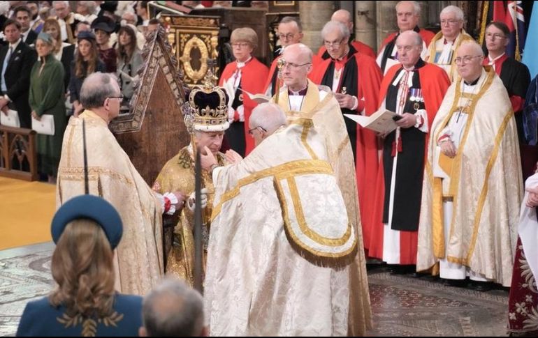 Después de un viaje de siete décadas, hoy el heredero al trono, por fin fue nombrado Rey Carlos III. EFE