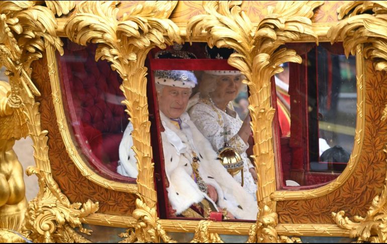 Los reyes Carlos III y Camila, rumbo a la coronación. AFP / S. Bozon