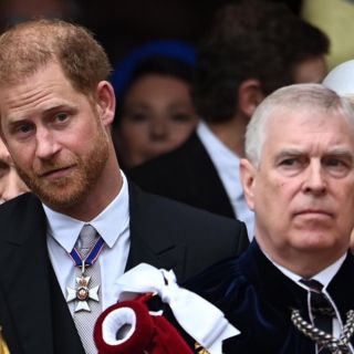 "Directo hacia el aeropuerto": la frase del príncipe Enrique en la coronación de su padre