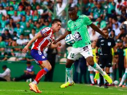 Uziel García (Atl. San Luis) y Joel Campbell (León), durante el partido de la jornada 10 del torneo Clausura 2023. IMAGO 7