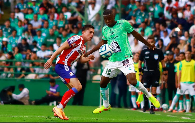 Uziel García (Atl. San Luis) y Joel Campbell (León), durante el partido de la jornada 10 del torneo Clausura 2023. IMAGO 7