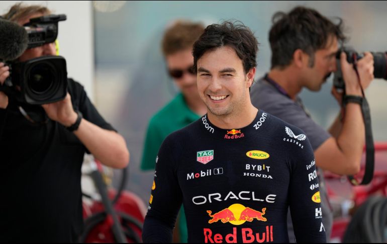 Sergio “Checo” Pérez se mostró contento tras lograr la pole position. AP/Rebecca Blackwell