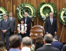 Familiares y amigos del doctor Moyado hicieron guardias frente a su ataúd. ESPECIAL