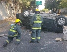 El accidente ocurrió en la avenida Lázaro Cárdenas. ESPECIAL/Bomberos GDL