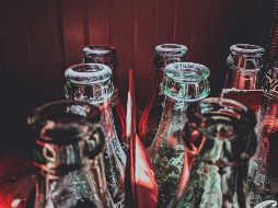 Antes de darle el primer trago a su refresco, los consumidores deben inspeccionar diversos aspectos. ESPECIAL/Foto de Drew Taylor en Unsplash