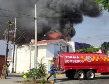 El incendio ocurrió en una bodega de tarimas en la colonia San Elías, en Tonalá.ESPECIAL