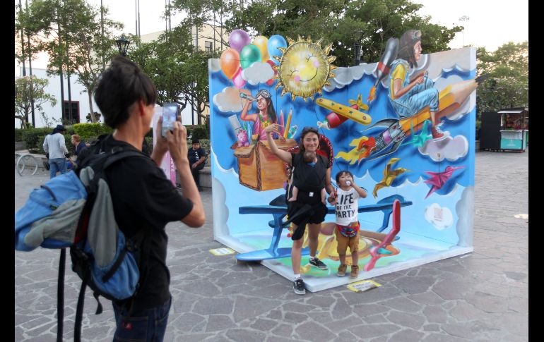 Christopher de Alba encargado de despacho de cultura de Zapopan destacó que esta galería refuerza la inclusión del arte en la vida cotidiana de las personas, sumando que se acerquen personas de todos los sectores sociales. EL INFORMADOR / A. Camacho