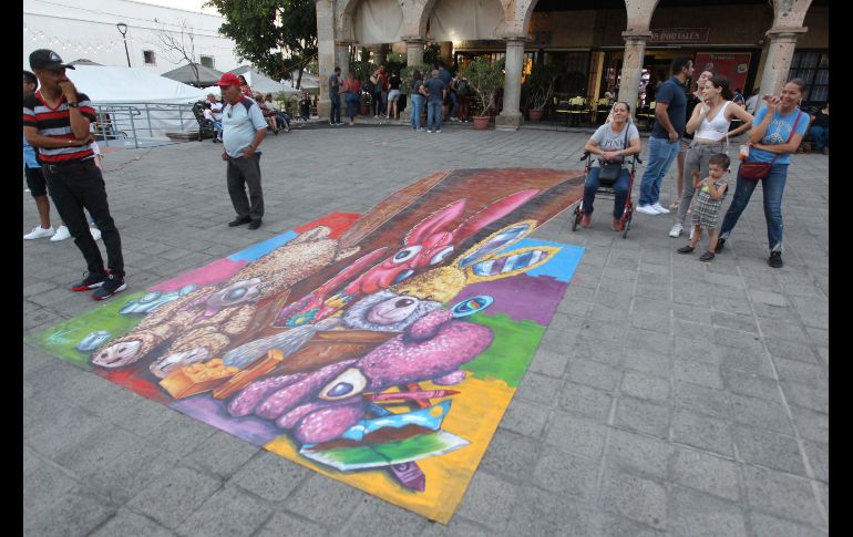 Christopher de Alba encargado de despacho de cultura de Zapopan destacó que esta galería refuerza la inclusión del arte en la vida cotidiana de las personas, sumando que se acerquen personas de todos los sectores sociales. EL INFORMADOR / A. Camacho
