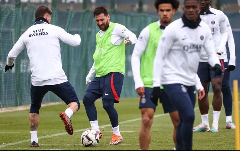 Mientras tanto, en el mundo del futbol todos se preguntan qué pasará en un mes, cuando se termine el contrato que une al delantero con el club francés. EFE/Archivo