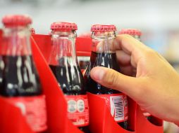 A pesar de que la Coca Cola sí cumple con los parámetros mostrados en su etiquetado al consumidor, no es recomendable beberla en exceso. EL INFORMADOR/ARCHIVO