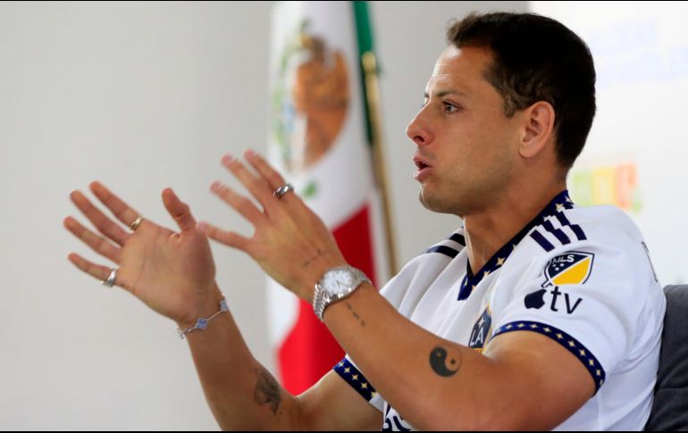 Chicharito puso como ejemplo el debate que hay sobre quién es el mejor deportista de Guadalajara, Jalisco, lugar de origen del piloto Sergio 