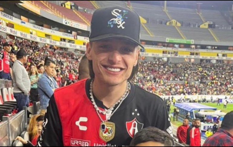 Peso Pluma volvió a refrendar su apoyo para el equipo de Atlas. Twitter/@ElPesoPluma