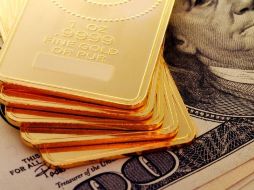 Los bancos centrales de muchos países están cambiando sus dólares por oro. GETTY IMAGES