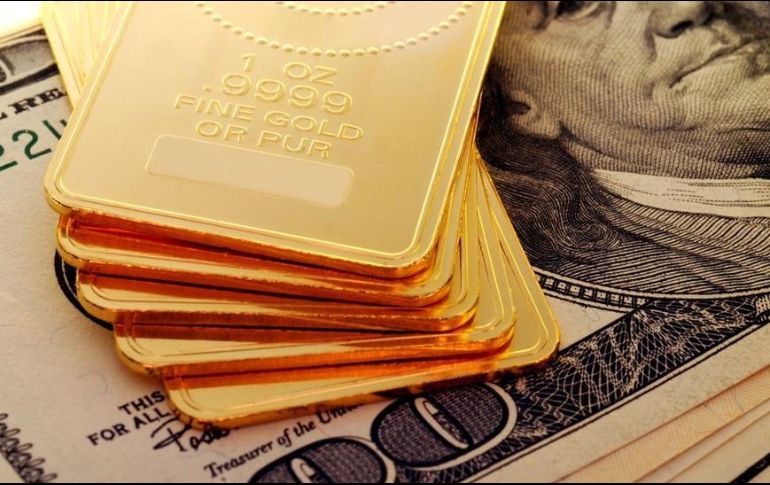 Los bancos centrales de muchos países están cambiando sus dólares por oro. GETTY IMAGES