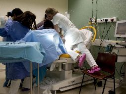 En las Américas, cada día mueren 16 mujeres por complicaciones del embarazo o parto, la mayoría en las primeras 24 horas después del parto, según la OMS. EFE/Archivo