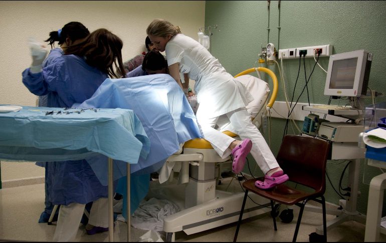 En las Américas, cada día mueren 16 mujeres por complicaciones del embarazo o parto, la mayoría en las primeras 24 horas después del parto, según la OMS. EFE/Archivo