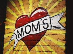 En varios videos compartidos en redes sociales se observa a las mamás disfrutar del espectáculo para adultos. ESPECIAL/Foto de Jon Tyson en Unsplash