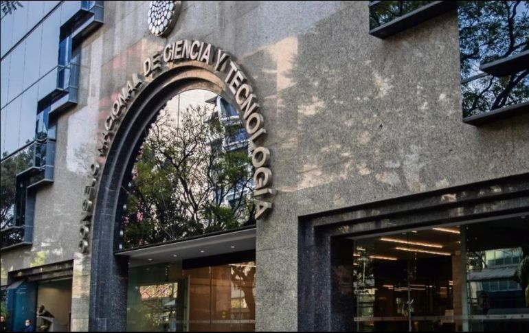 Esta ley fue criticada por la comunidad académica y científica tanto por sus contenidos como por la manera en que fue presentada y aprobada. SUN