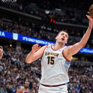 NBA: Nuggets doblegan a Suns y recuperan la delantera