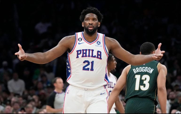 Joel Embiid cumplió tres partidos consecutivos anotando al menos 30 puntos. AP/C. Krupa