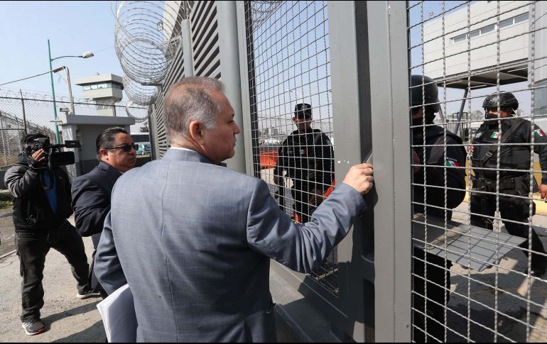 Elementos del Ejército y de la Guardia Nacional mantienen un operativo de vigilancia perimetral en el penal de máxima seguridad del Altiplan. SUN/J. Alvarado