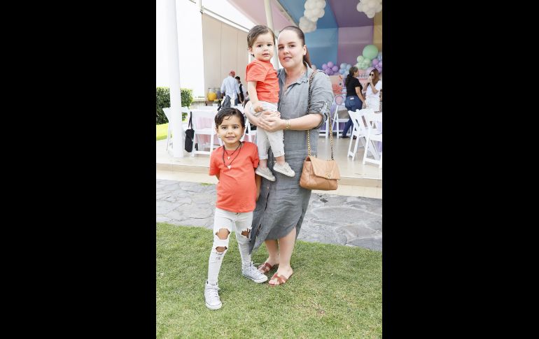 Daniel y Javo Vázquez Corona con Dany Corona. GENTE BIEN JALISCO/ Claudio Jimeno