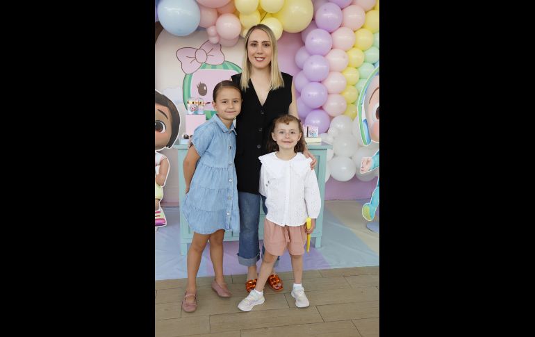 Romina y Sofía Estrada con Marisol Ontiveros. GENTE BIEN JALISCO/ Claudio Jimeno