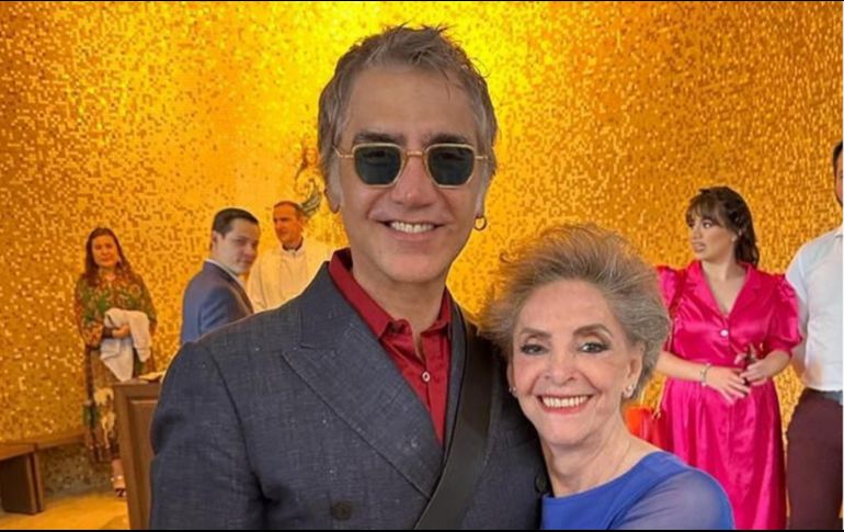 Alejandro Fernández también hizo uso de las plataformas sociales para reconocer el gran trabajo de las madres mexicanas, en especial el de la suya, doña Cuquita. INSTAGRAM / alexoficial