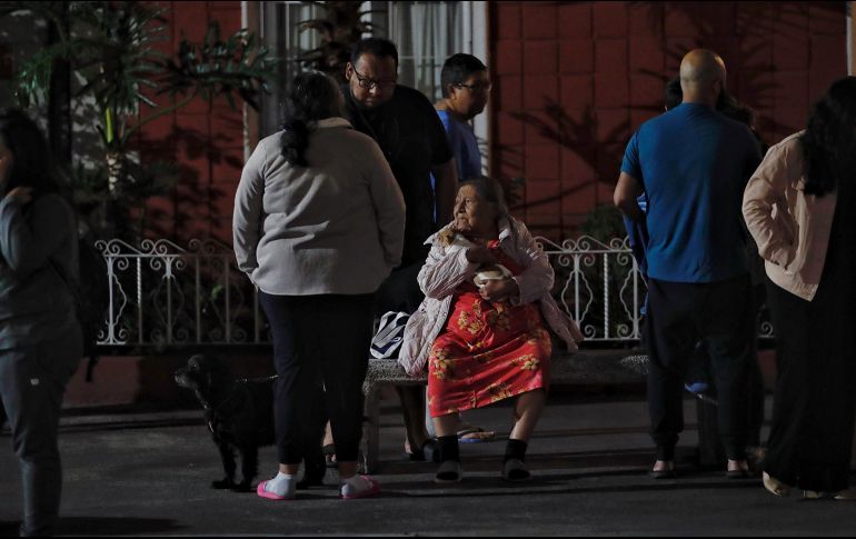 El sismo de anoche generó un susto entre los capitalinos. EFE/S. Gutiérrez