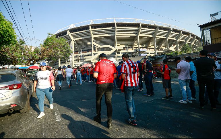 Largas filas y desesperación entre los seguidores, ocasionó en esta ocasión el Fan ID. EL INFORMADOR/C. Zepeda