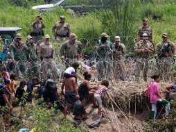 El Título 42 llegó a su fin este jueves y hubo gran presencia de migrantes en la frontera intentando cruzar en su última oportunidad antes de que empiecen nuevas restricciones. EFE