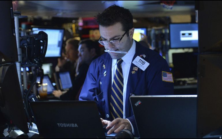 Los mercados accionarios operan en general al alza, gracias al rendimiento de bonos gubernamentales positivos. EFE/ARCHIVO