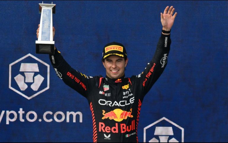 Actualmente, Checo Pérez ocupa el segundo lugar en la tabla de posiciones del campeonato mundial de pilotos, por debajo de Max Verstappen. AFP / ARCHIVO