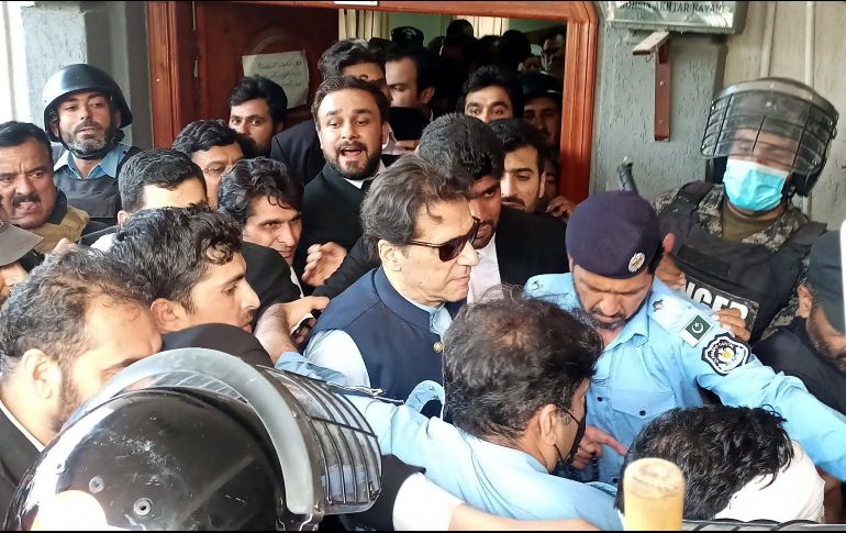 Reportan tiroteo afuera de la corte de Islamabad, en Pakistán. EFE/ S. Shahzad