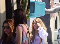 Shakira y Hamilton son vistos subiendo a un yate en Miami. ESPECIAL