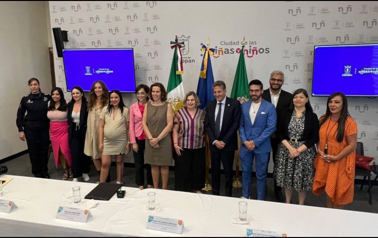 En la firma de convenio estuvo presente también la presidenta del Inmujeres, Nadine Gasman Zylbermann. ESPECIAL