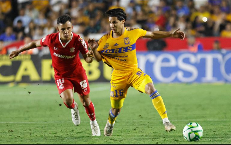 Leonardo Fernández y Diego Lainez, durante el partido de ida de los Cuartos de Final del Clausura 2023. IMAGO 7
