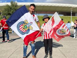 Aficionados de todas edades se hicieron presente en el Estadio Akron para apoyar a las Chivas. EL INFORMADOR / C. Zepeda