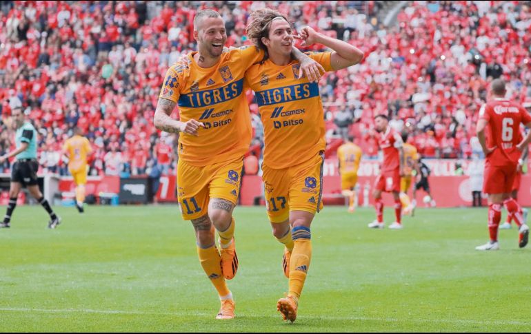 Sebastián Córdova (der.) acabó con la fiesta toluqueña al marcar el gol que le dio la ventaja y el pase a Semifinales a los Tigres. IMAGO7