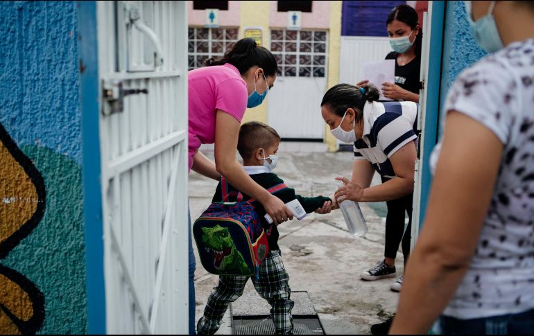 De acuerdo con la Secretaría de Educación, en Jalisco laboran más de 80 mil maestros de educación básica. EL INFORMADOR/ARCHIVO