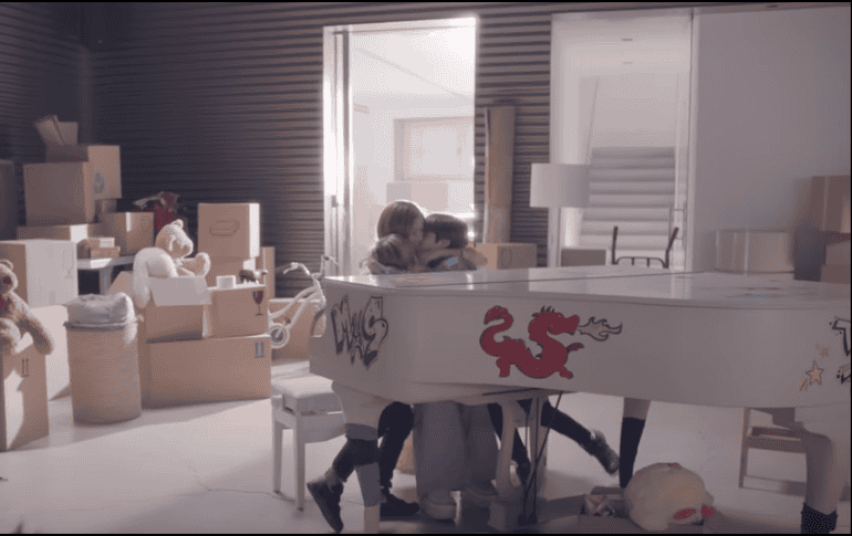 Shakira y sus hijos cantando 